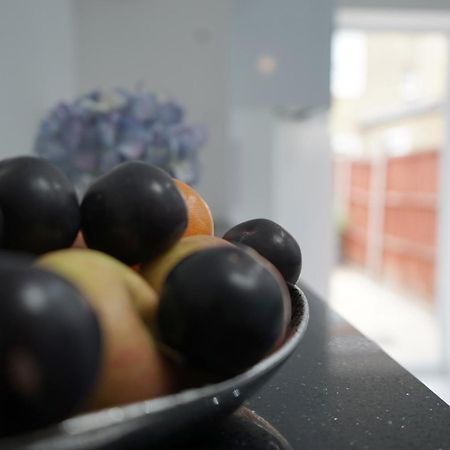 Вілла Luxury London House Sleeps 13, 2 Minutes To Metro Екстер'єр фото